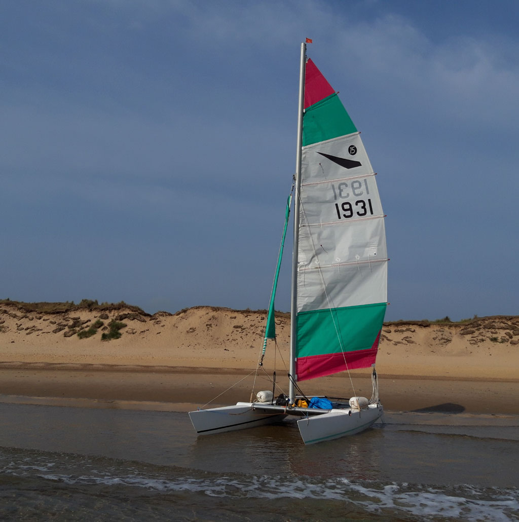 catamaran dart 15